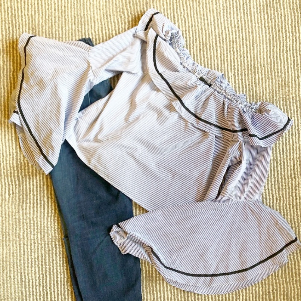 NWOT off the shoulder striped f21 top